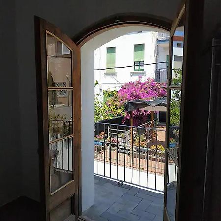 Apartamento De Diseno Cerca De Tren, Playa Y Bcn Masnou Eksteriør bilde